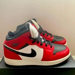 Jordan AJ 1 Mid